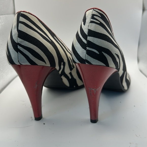 Dana Buchman Zebra Print Women's Heels - Black and White - Picture 2 of 6